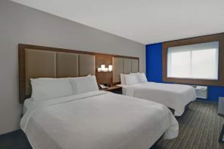 Holiday Inn Express & Suites Detroit Dearborn by IHG