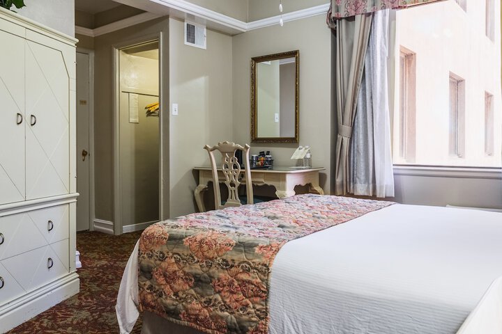 Room 13 of 40