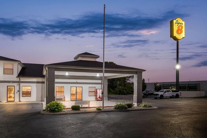 Super 8 by Wyndham Bellefontaine