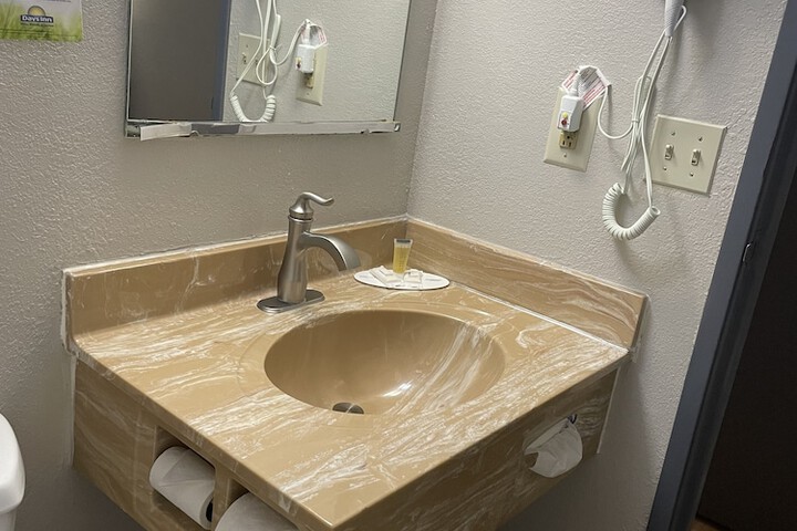 Room 12 of 28