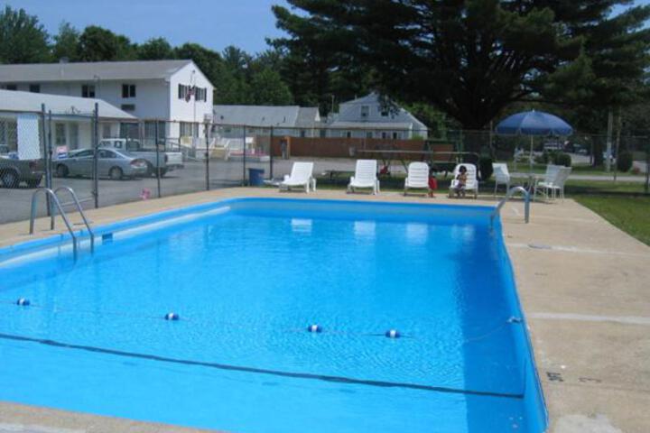 Knotty Pine Motel