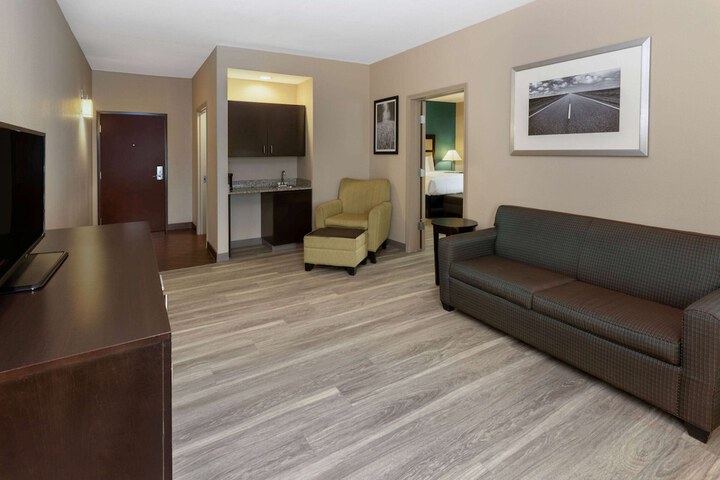Room 18 of 32