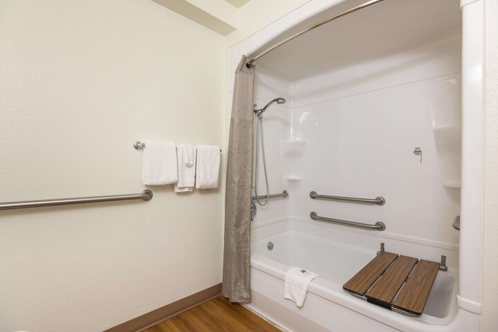 Room 21 of 34