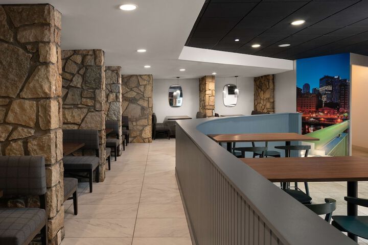 DoubleTree by Hilton Pittsburgh Airport