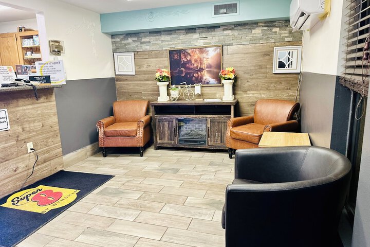 Super 8 by Wyndham Watertown