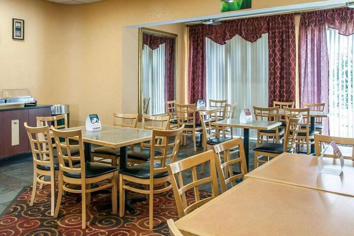 Quality Inn & Suites Kansas City I-435n Near Sports Complex
