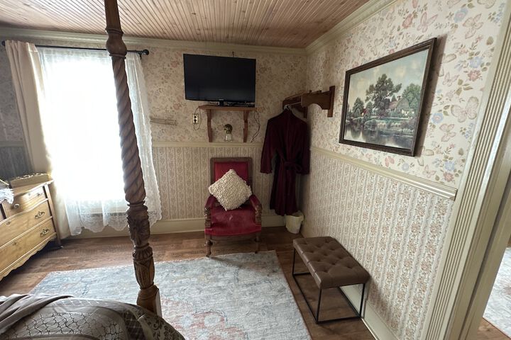 Room 11 of 74