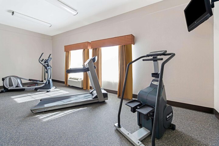 La Quinta Inn & Suites by Wyndham Winnie
