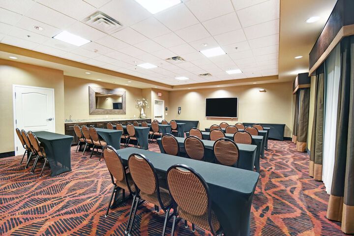 Hampton Inn & Suites Milwaukee / Franklin