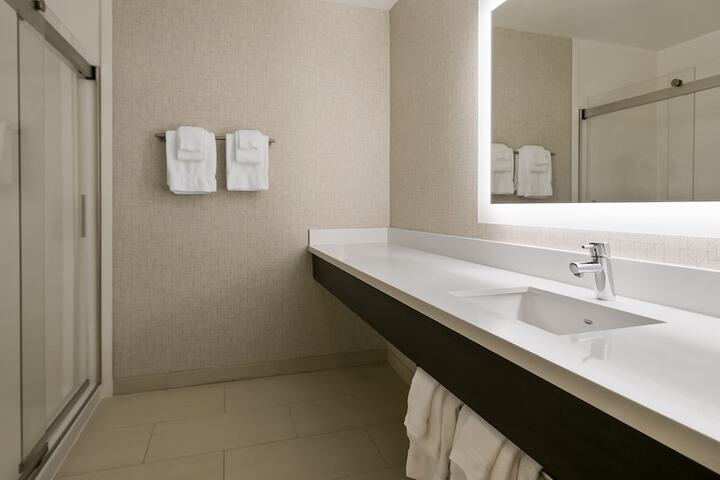 Holiday Inn Express & Suites Everett by IHG