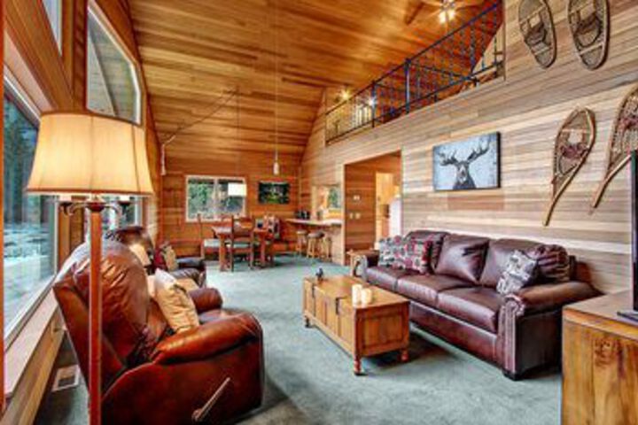 Sky Rivers Edge - Three Bedroom Cabin with Hot Tub