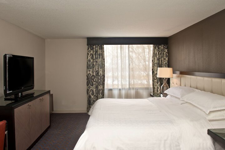 Room 26 of 90