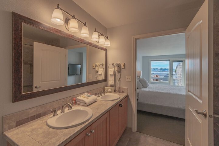 Room 42 of 108