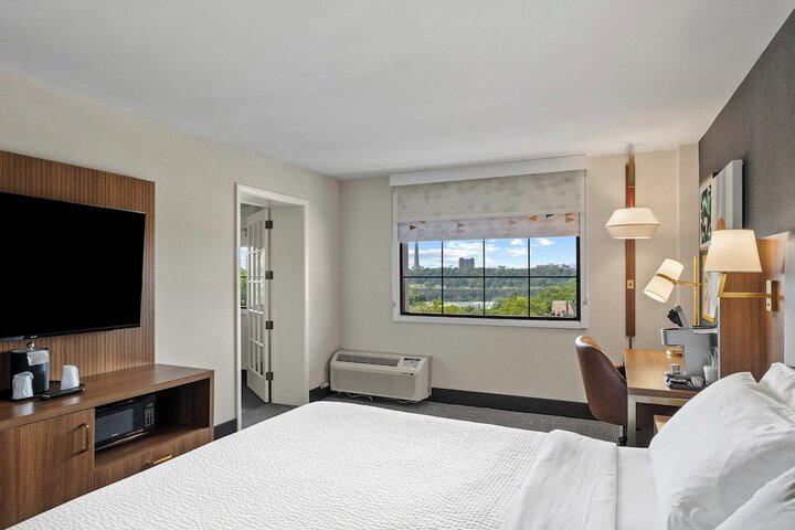 Holiday Inn Niagara Falls State Park Entry by IHG