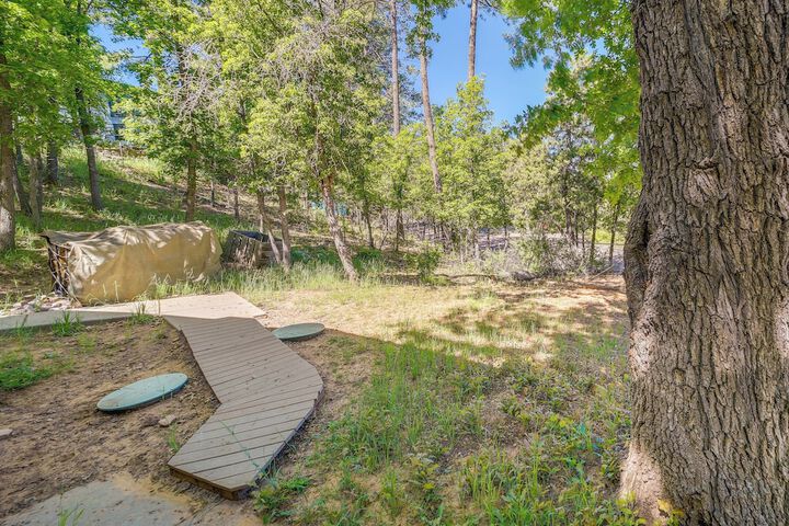 Strawberry Cabin Rental w / Deck & Mountain Views!