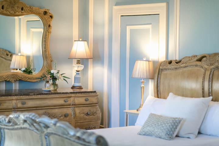 Room 4 of 52