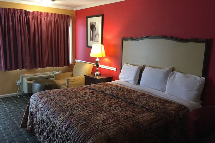 Room 18 of 28