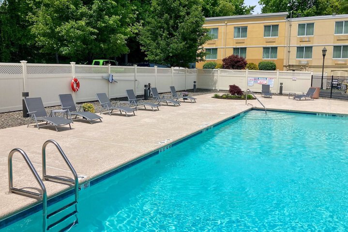 Pool 10 of 69