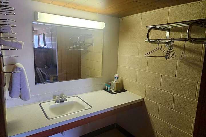 First Inn by OYO Quinter Hwy 70