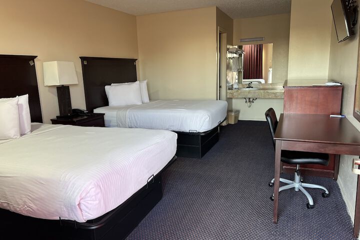 Room 33 of 37