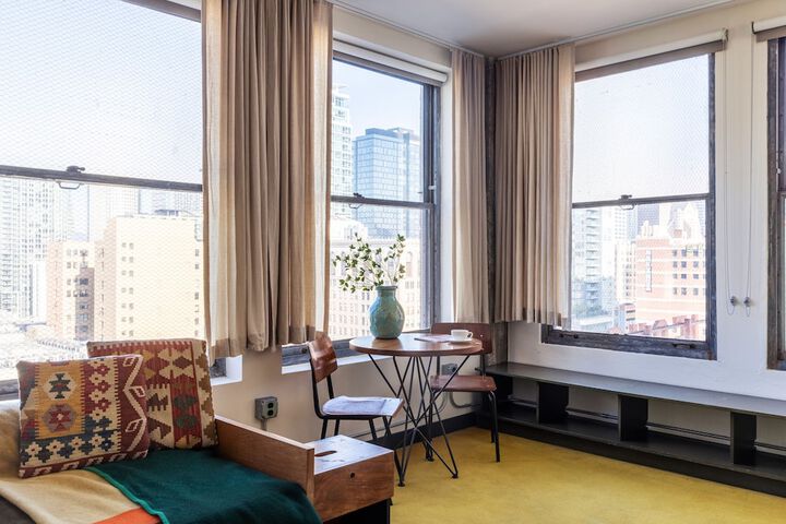Room 30 of 102