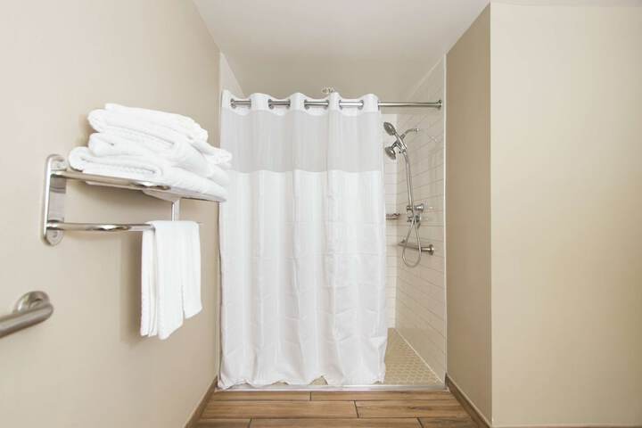 Room 32 of 73