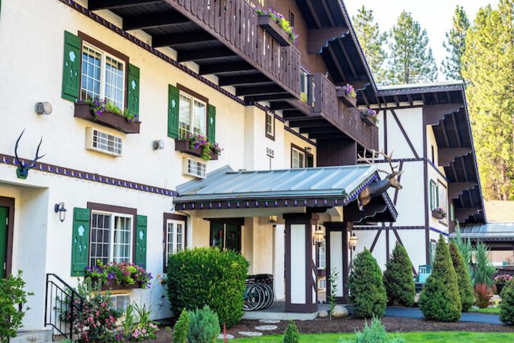 Blue Elk Inn