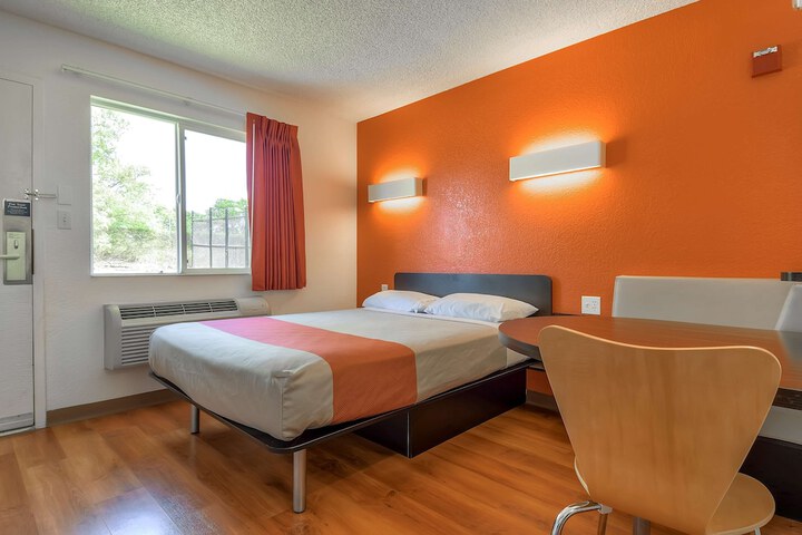 Room 12 of 20