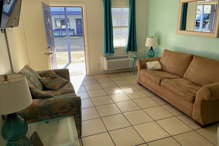 Room 10 of 25