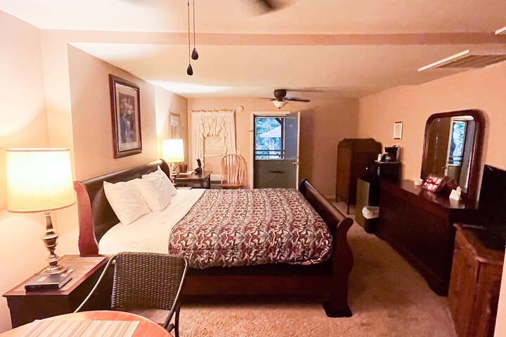 Room 9 of 16