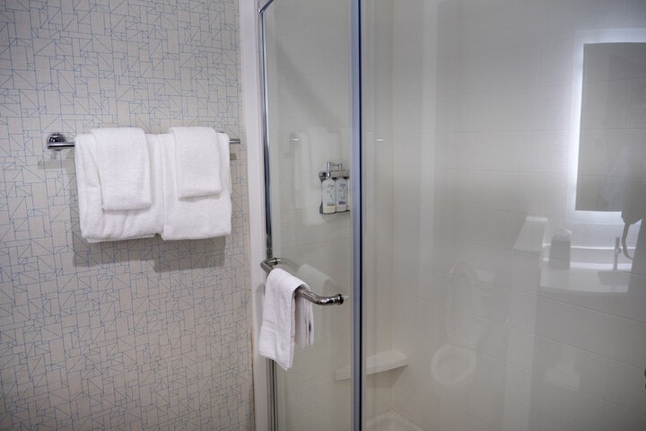Holiday Inn Express & Suites Greenville Airport by IHG