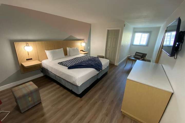 Room 32 of 36