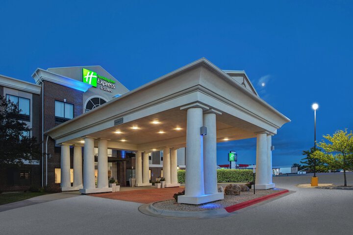 Holiday Inn Express & Suites Buffalo by IHG