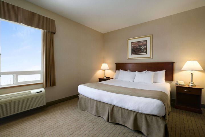 Room 4 of 12