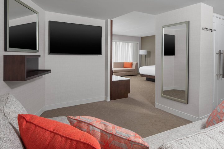 Room 19 of 48