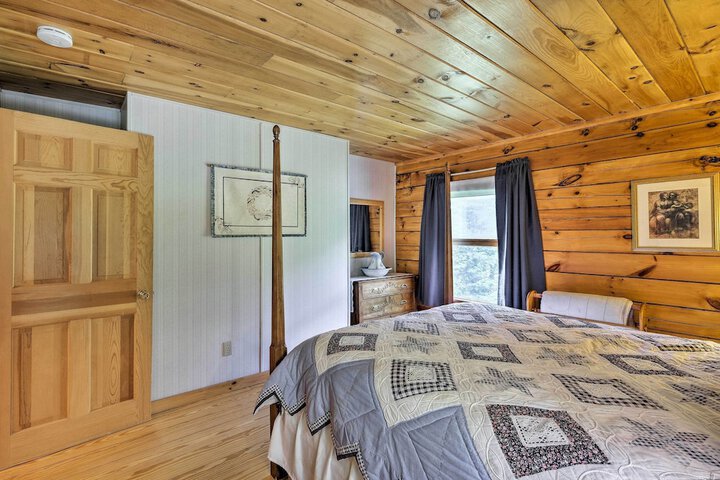 Jacksonville Cabin w / Wraparound Deck & Views