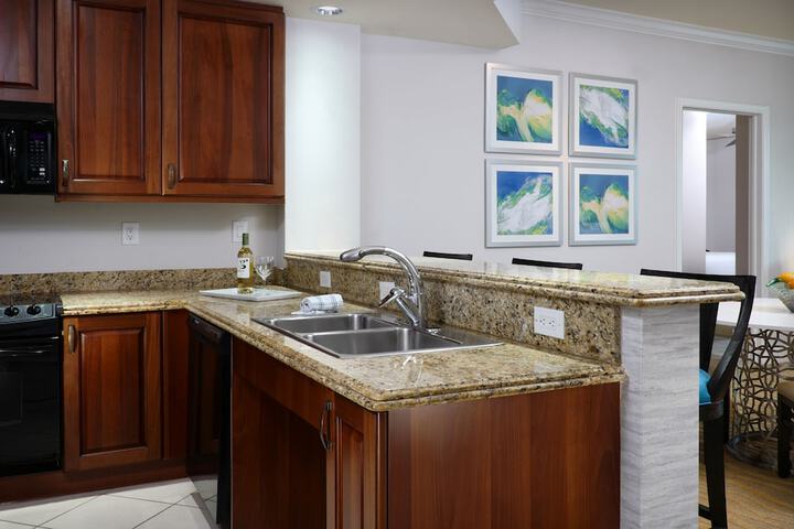 Naples Bay Resort & Marina