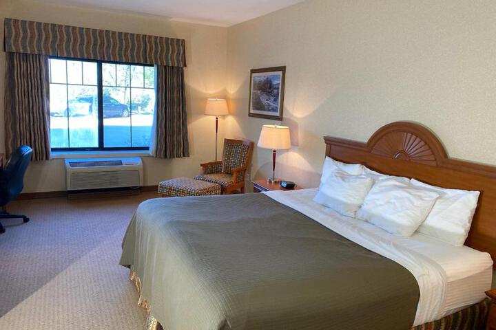 Red Coach Inn & Suites
