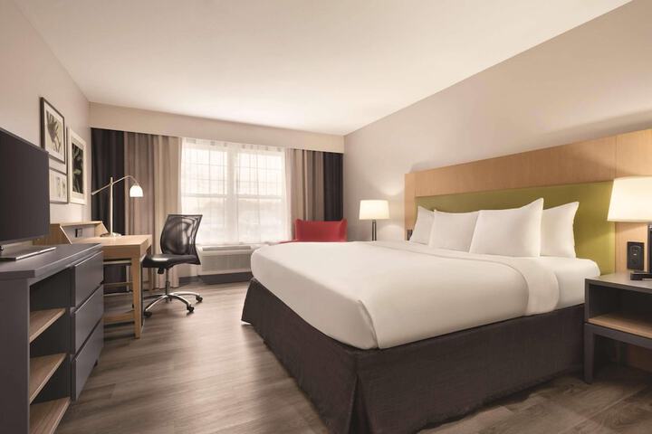 Country Inn & Suites by Radisson Waterloo, IA