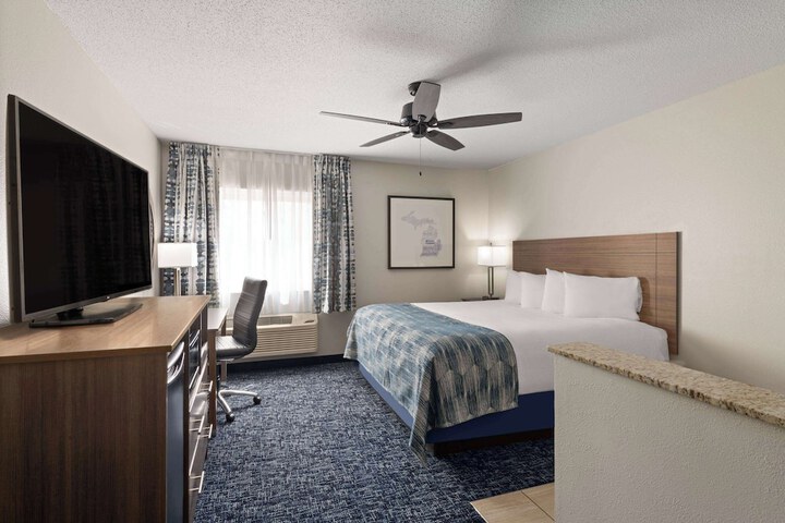 Room 18 of 32