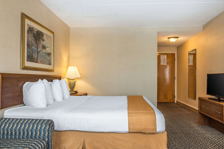 Room 11 of 35