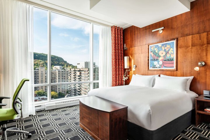 Room 25 of 82