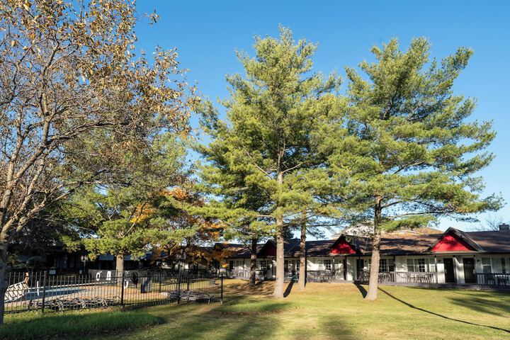 Super 8 by Wyndham Gananoque / Country Squire Resort
