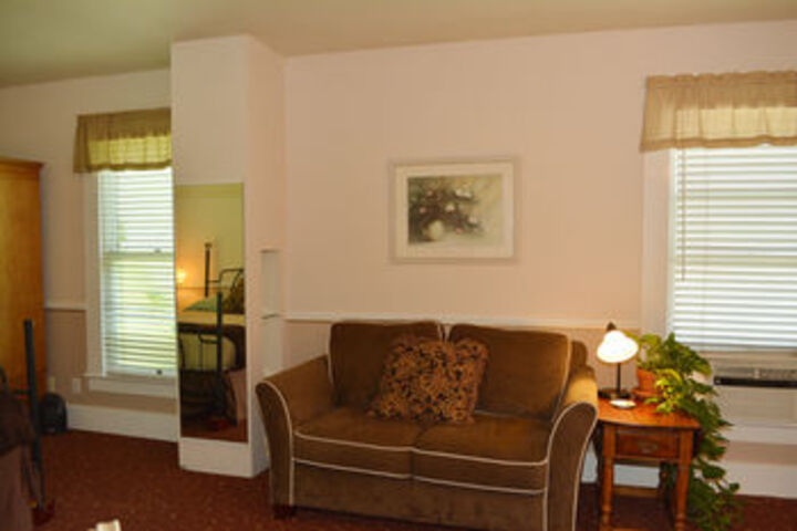 Deer Creek Inn