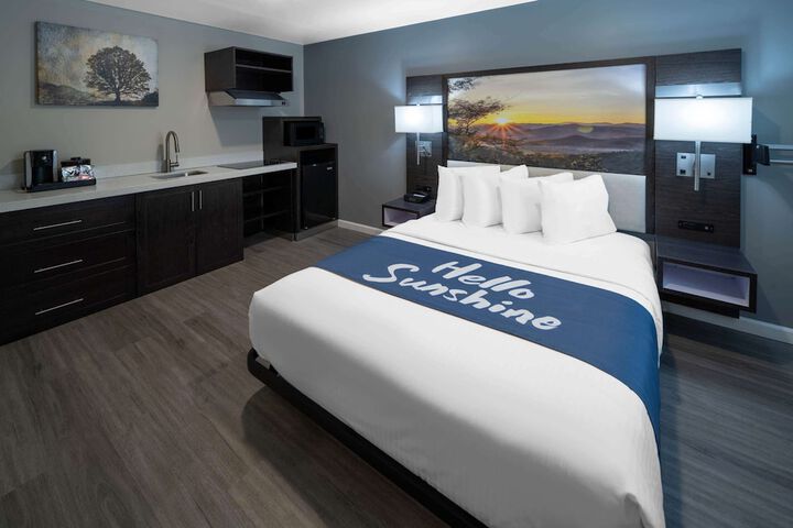 Room 10 of 26
