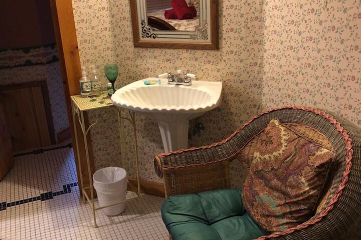Room 16 of 40