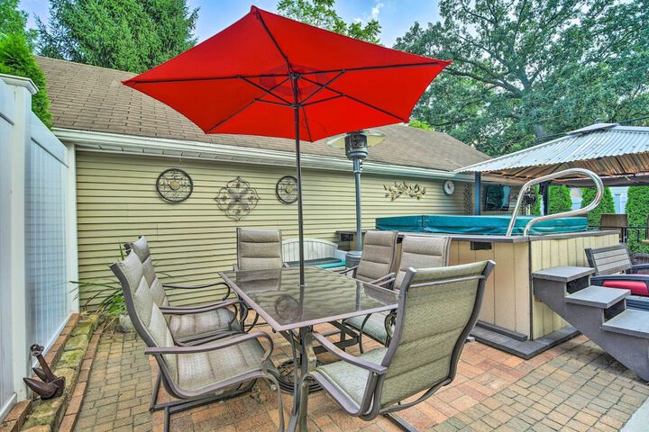Pet-friendly Taylor Home w / Backyard Oasis!