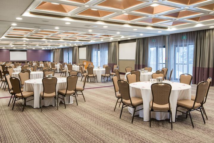 Crowne Plaza Kitchener-Waterloo by IHG