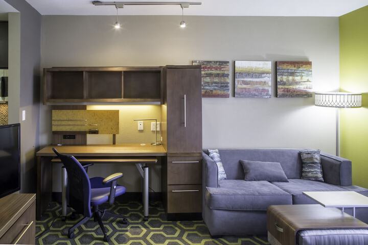 Room 32 of 40