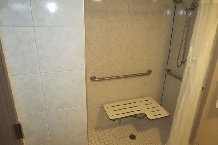 Room 16 of 48